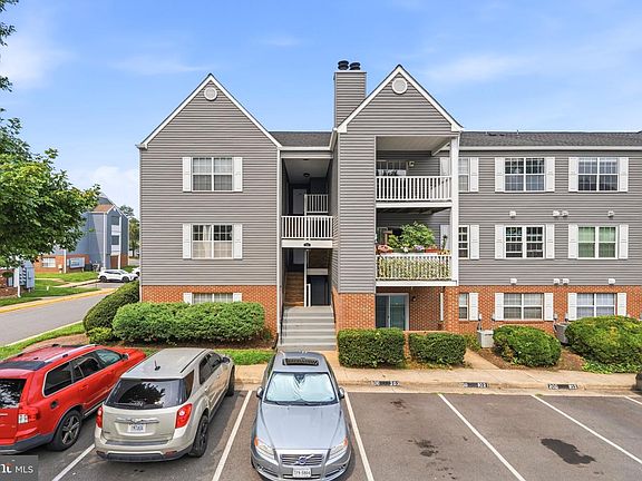 4th image of 200 Grosvenor Ln #82