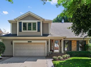 1315 W Kingsley Dr, Arlington Heights, IL 60004