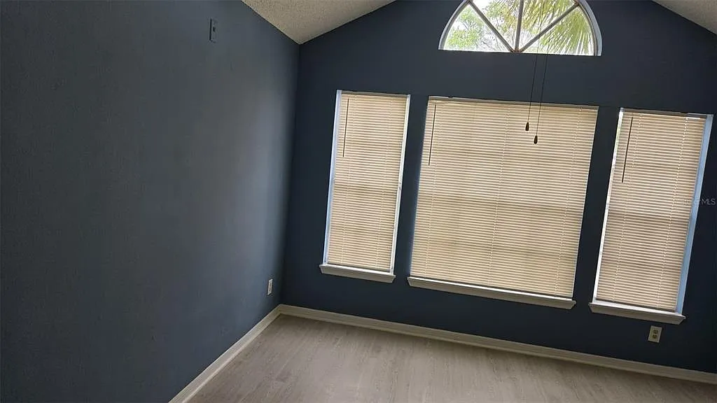 2 bed, 2.0 bath, 934 sqft, $1,300 — Photo 4
