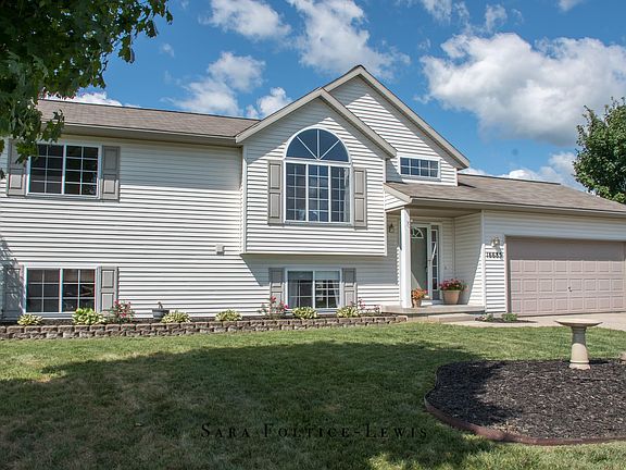 3rd image of 16685 Antler Dr NE