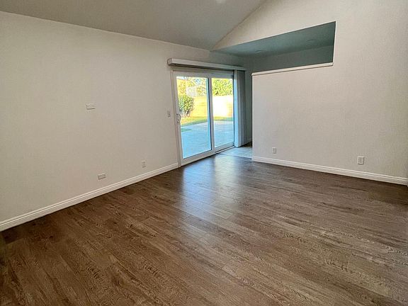 5th image of 10527 El Este Ave