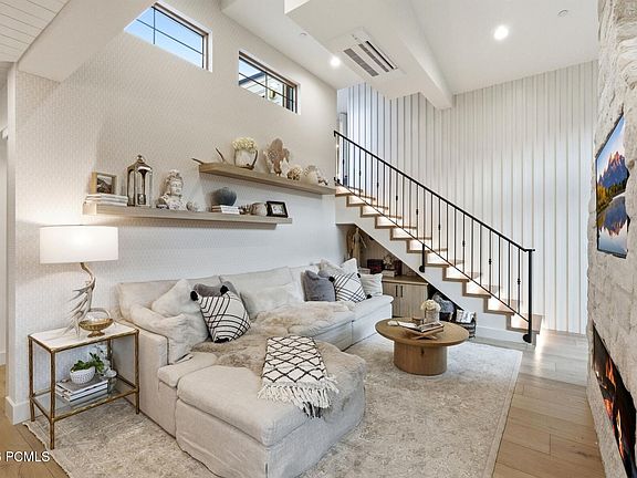 5th image of 1304 Park Ave