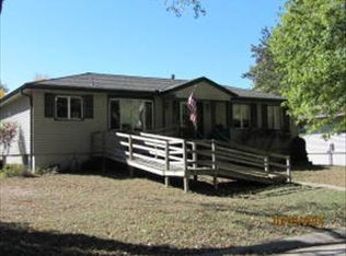 2706 Flintstone Dr, Saint Joseph, MO 64505