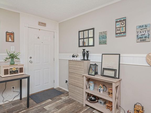 4th image of 3984 1st Ave