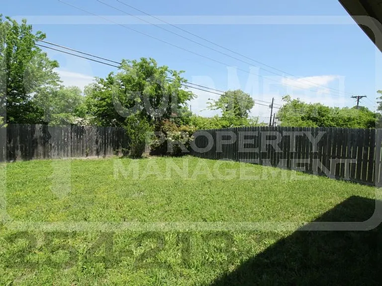 2405 Westwood Dr — Photo 13
