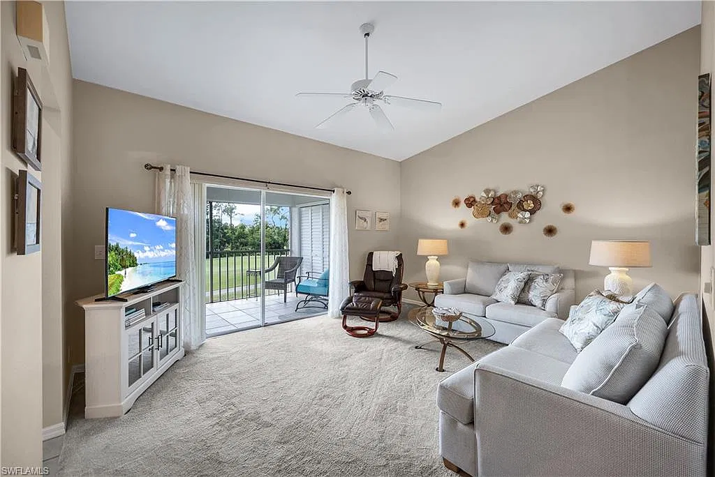 7360 Glenmoor Ln — Photo 3
