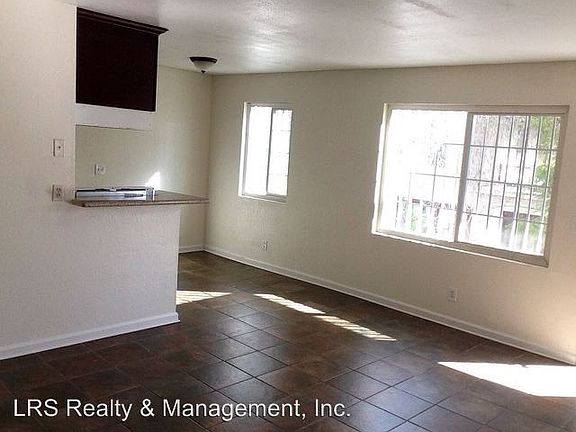 4th image of 1358 N Arrowhead Ave APT 5