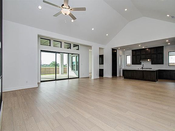 5th image of 2015 Jade Manor Dr