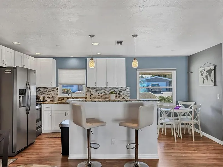 3425 Fairview Dr — Photo 12