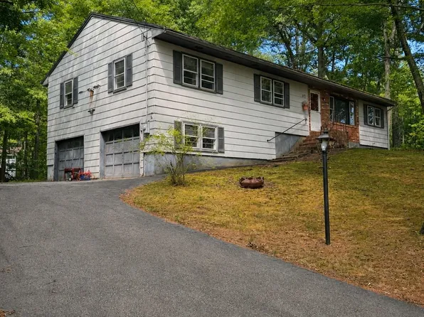 21 Sharon Road, Windham, NH 03087