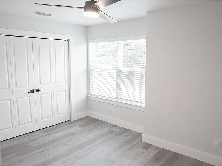 320 Henderson St #1 — Photo 10