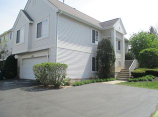 656 S Rosehall Ln, Round Lake, IL 60073