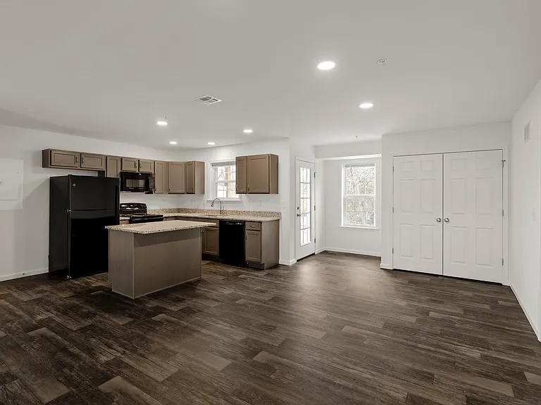 Towns Edge Apartments — Photo 39