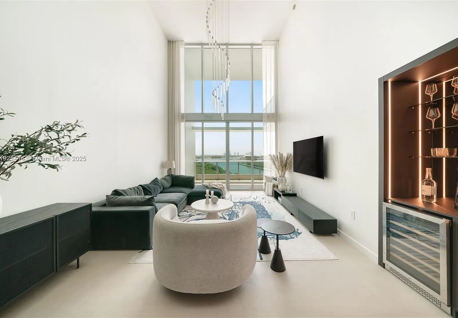 900 Biscayne Bay Condo — Photo 2
