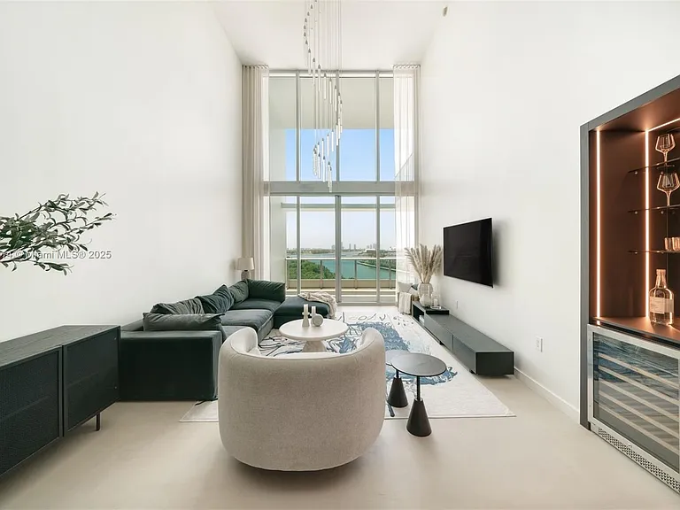 900 Biscayne Blvd #905 — Photo 2