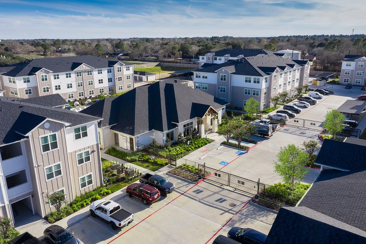 August Friendswood — Photo 2