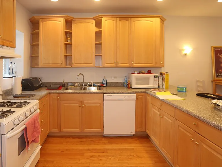3418 N Bosworth Ave #2 — Photo 2