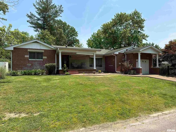 305 Lindsey Ave, Metropolis, IL 62960