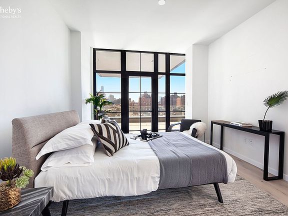 5th image of 225 W 17th St Unit Penthouse 4