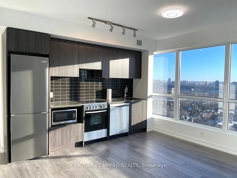 395 Bloor St E #2011 — Photo 9