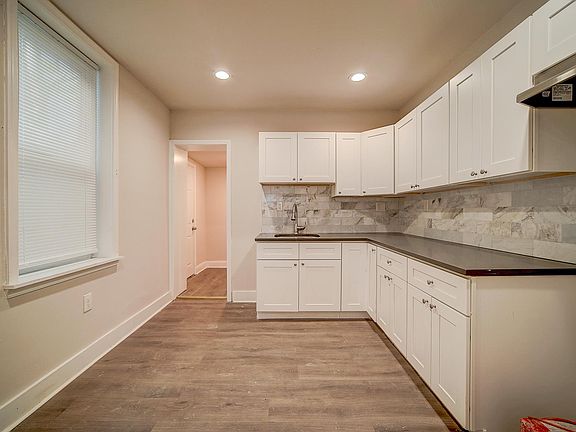 Kitchen includes stove and Fridge