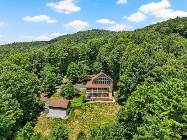 374 Tinys Mountain Drive, Deep Gap, NC 28618