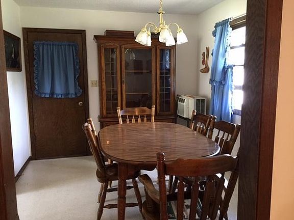 4th image of 901 Oakfield Dr