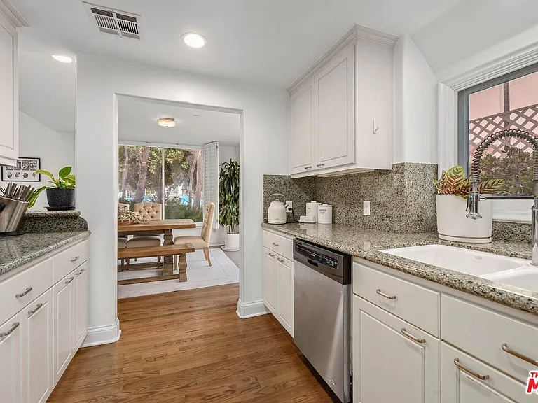 718 Lincoln Blvd #1 — Photo 13