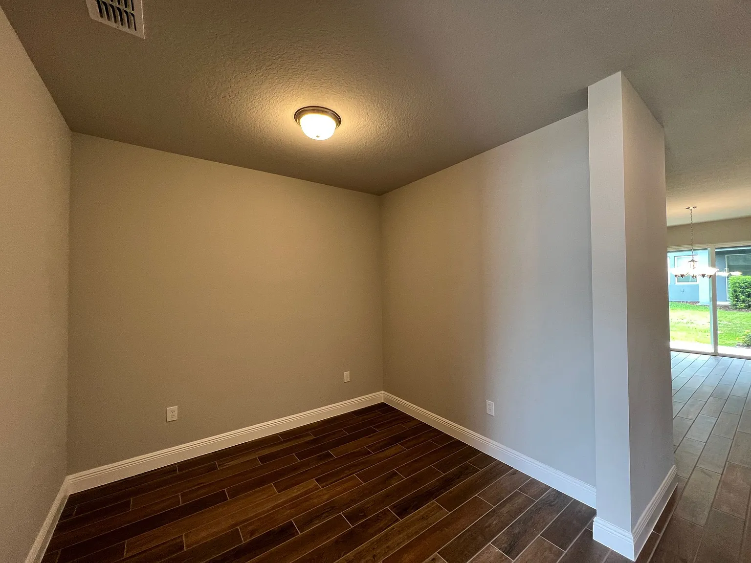 3 bed, 2.5 bath, 1961 sqft, $2,700 — Photo 2