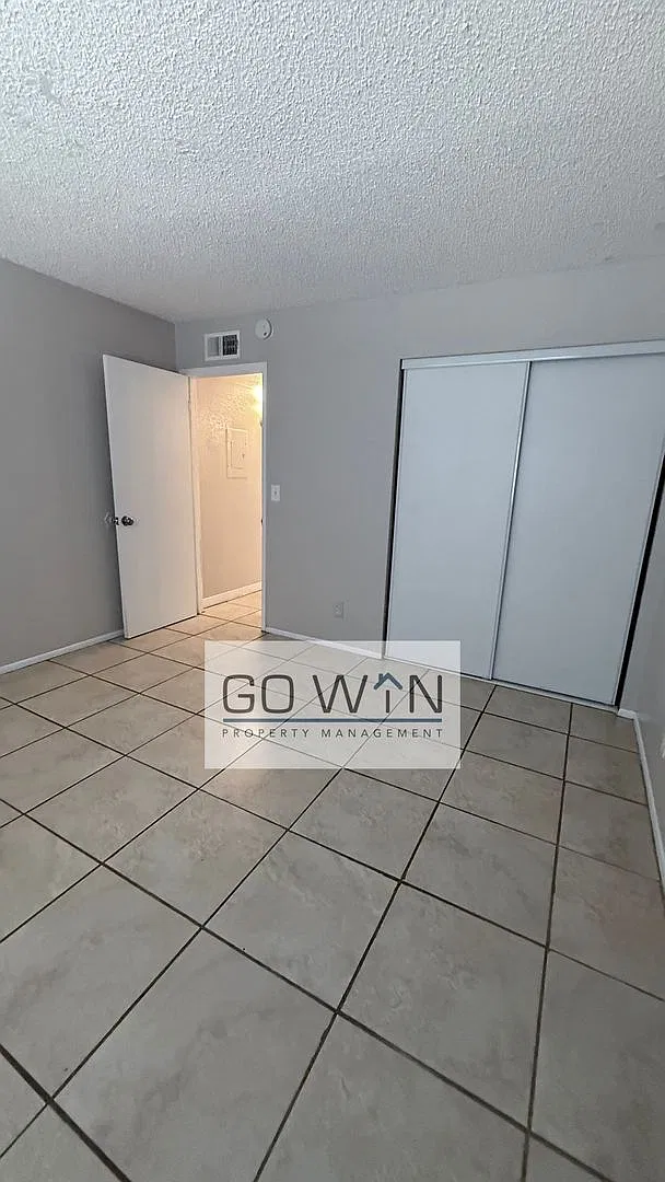 216 S Doran St — Photo 3