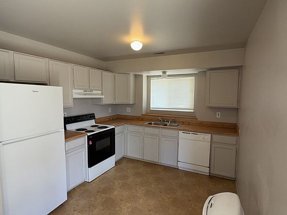 3rd image of 1161 Mazatlan Cir #C