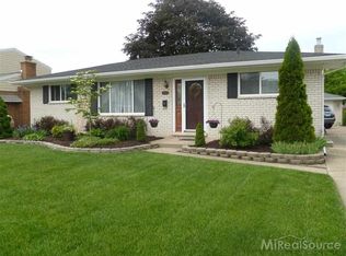 40189 Spitz Dr, Sterling Heights, MI 48313