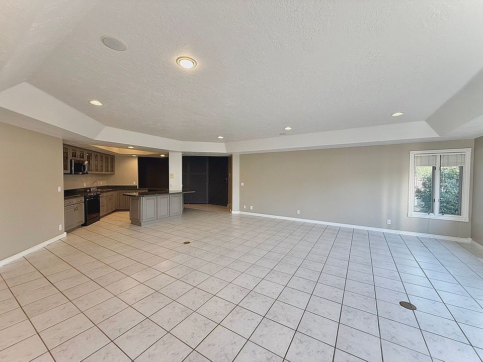 1st image of 825 N Capitol Blvd