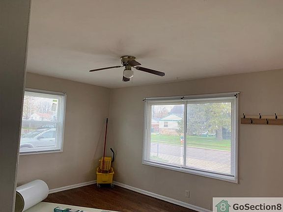 5th image of 142 N Gladstone Ave