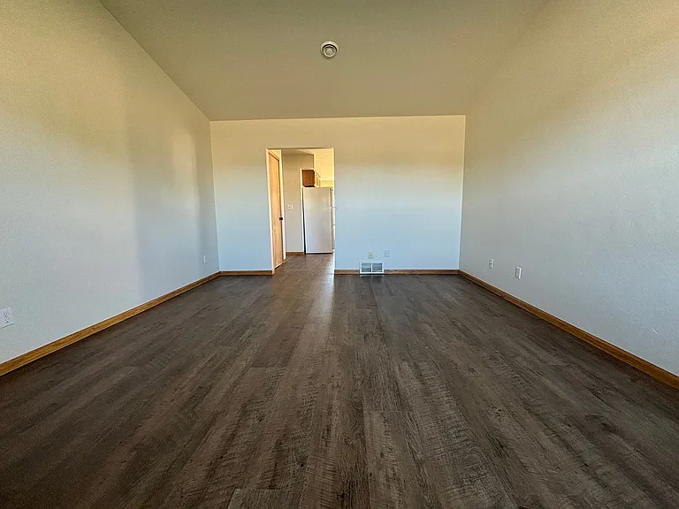 416 Pecor St — Photo 3