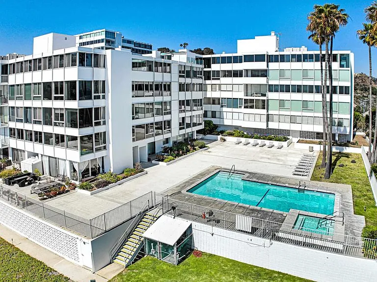 17352 W Sunset Blvd #204 — Photo 10