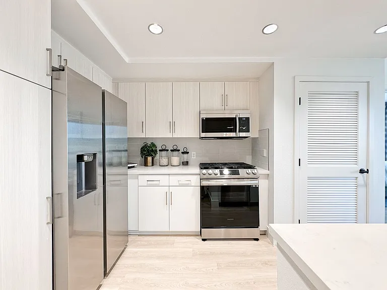 Begonia Place Luxury Apartments — Photo 92