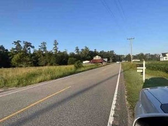 Exterior Neighborhood (street photo)