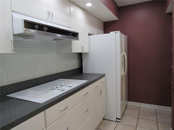 4th image of 48 N Court Villa Dr
