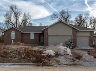 1906 W Springdale St, Springfield, MO 65803