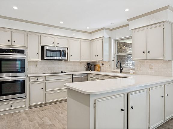 3rd image of 6409 Norbury Dr