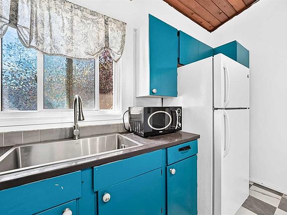 5th image of 2353 E 50th St NE