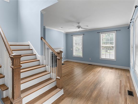 4th image of 206 Village Way
