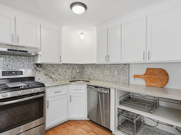 4th image of 30 Mountain Gate Rd Unit 30