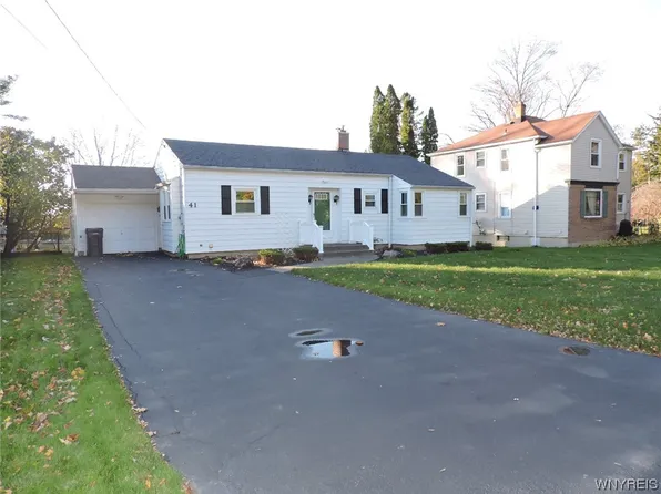 41 N Davis St, Orchard Park, NY 14127
