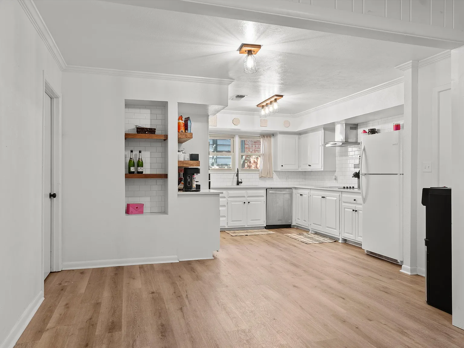4 bed, 2478 sqft, $2,600 — Photo 3