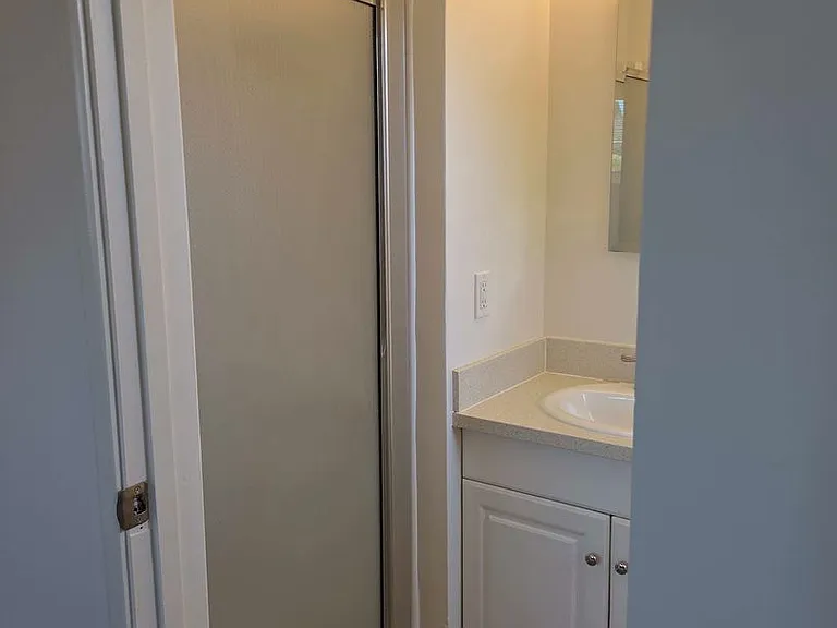 915 Notre Dame Ave — Photo 10