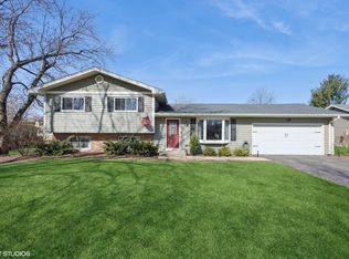 1N068 Darling St, Carol Stream, IL 60188