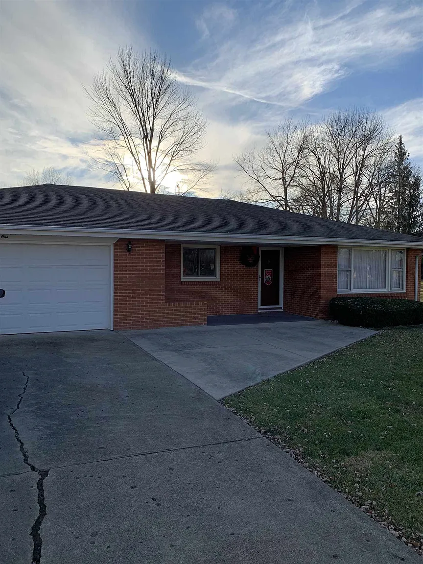 261 Pleasantview Dr photo 1