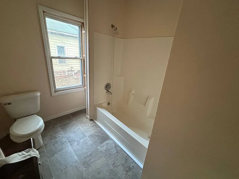 118 6th Ave NW — Photo 7